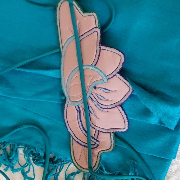 Applique and beaded tie belt and scarf - Picture 3 of 5